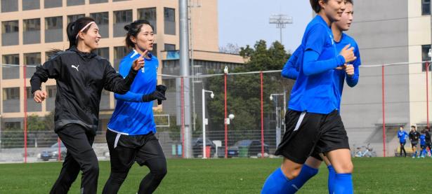 B体育体育网站-中国女足球员坚定信念，砥砺前行