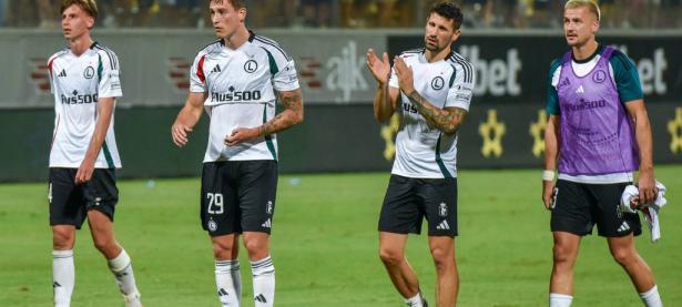 B体育体育电竞-包含波兰足球冠军联赛中球员个个奋力拼搏，各显身手的词条