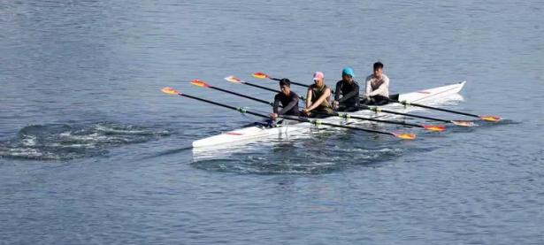 B体育体育在线-关于新加坡帆船选手力拼风浪，获得好成绩的信息