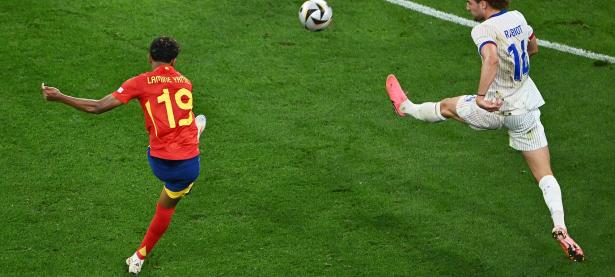 B体育体育官网入口-西班牙篮球队奋力拼搏，成功晋级决赛