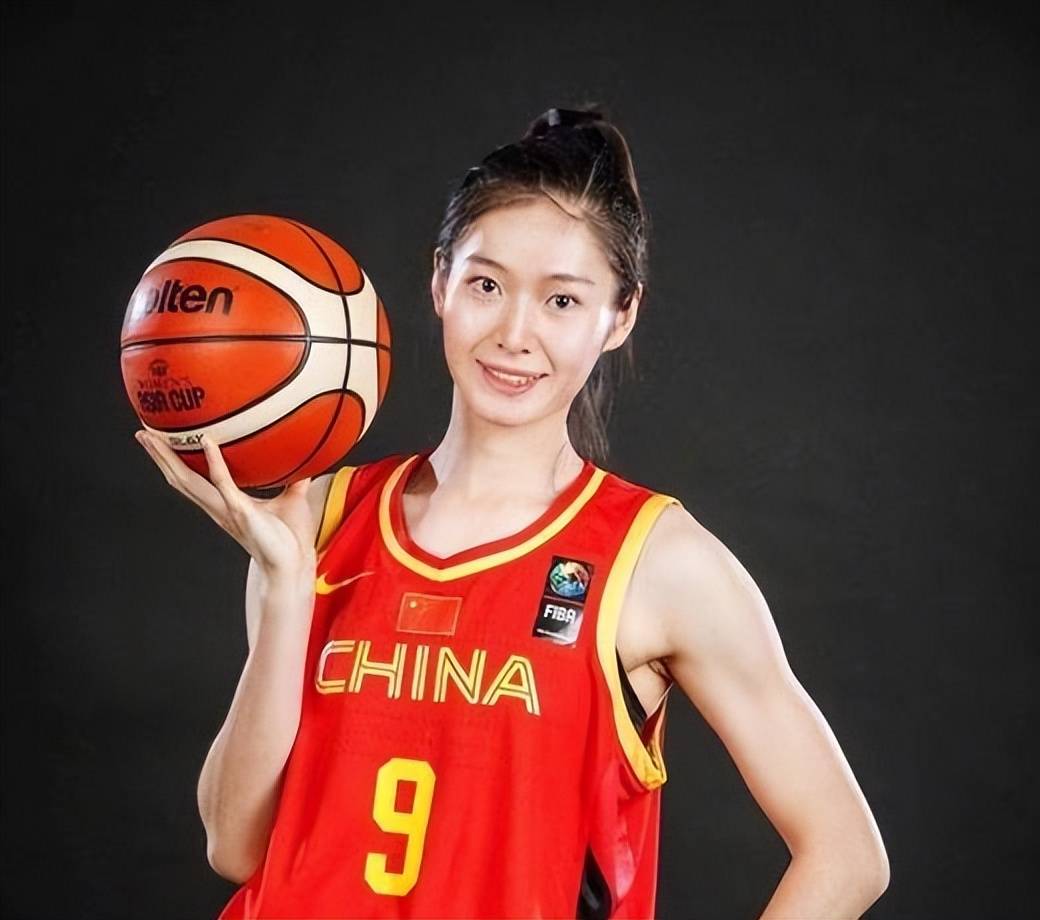 辽宁女篮客场逆袭，终结败局