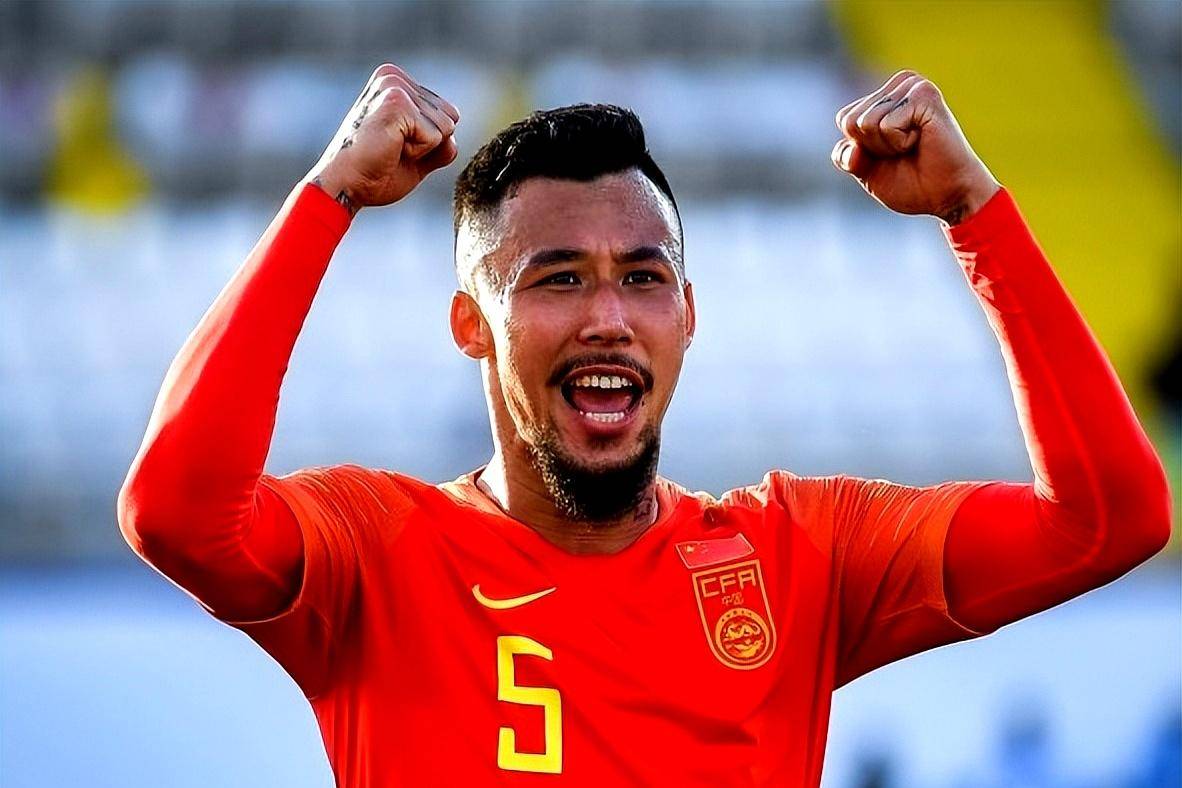 包含上港豪取五连胜，气走延边富德，保持积分榜头把交椅的词条