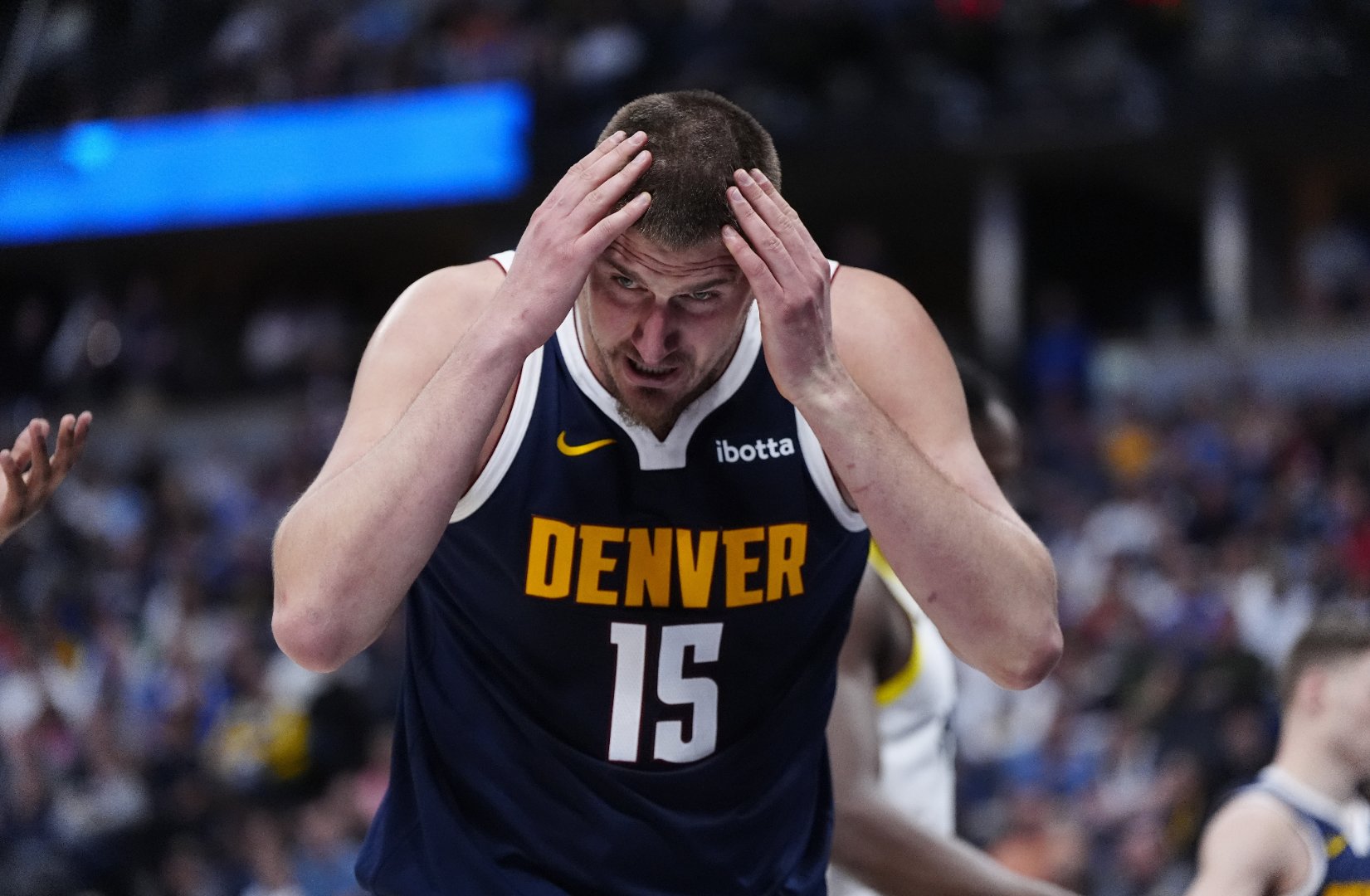 掘金把握住关键时刻,顶住猛龙压力霍华德沉迷庆功的简单介绍 掘金把握住关键时刻,顶住猛龙压力霍华德沉迷庆功的简单介绍