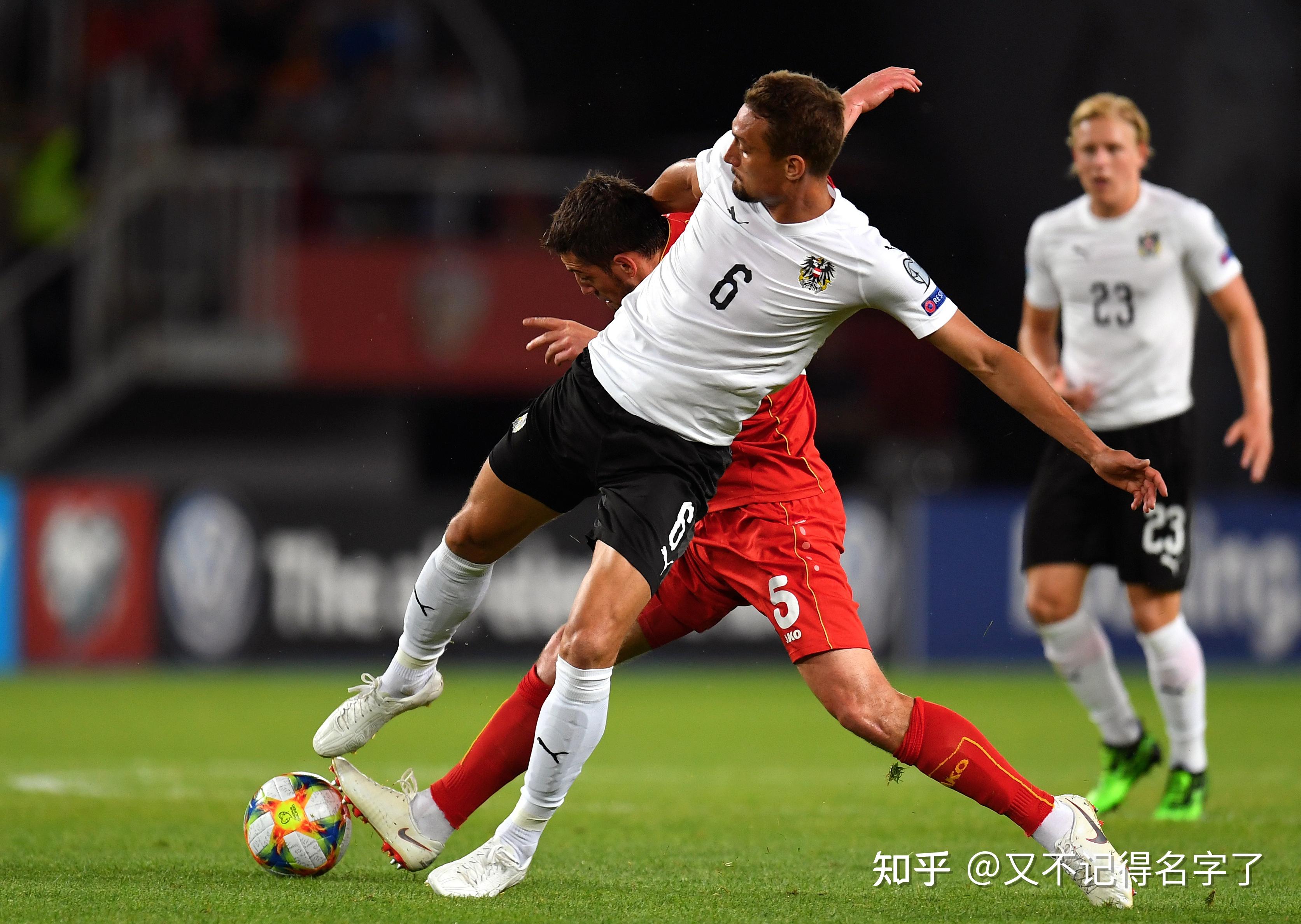 比利时队力争晋级,压倒对手 比利时队力争晋级,压倒对手