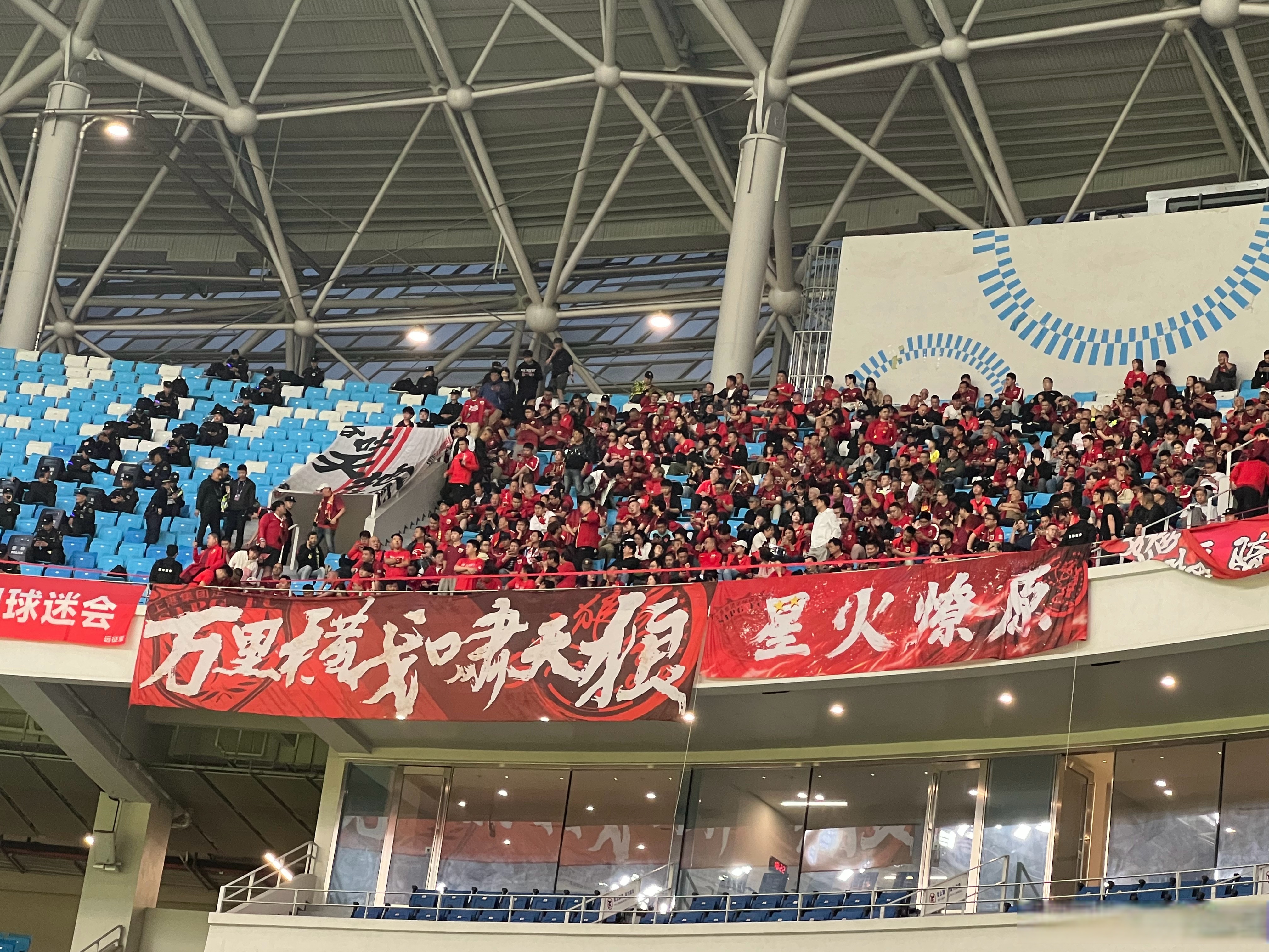 长沙远大队客场不敌上海上港,遭遇两连败的简单介绍 长沙远大队客场不敌上海上港,遭遇两连败的简单介绍