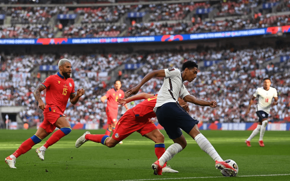 曼联豪取胜切尔滕汉姆联俱乐部首次领先